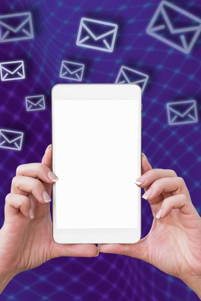 Email Marketing - lare con sfondo icona e-mail