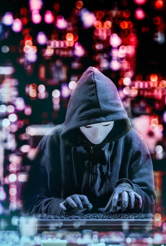 La Sicurezza Informatica - Hacker mascherato al computer