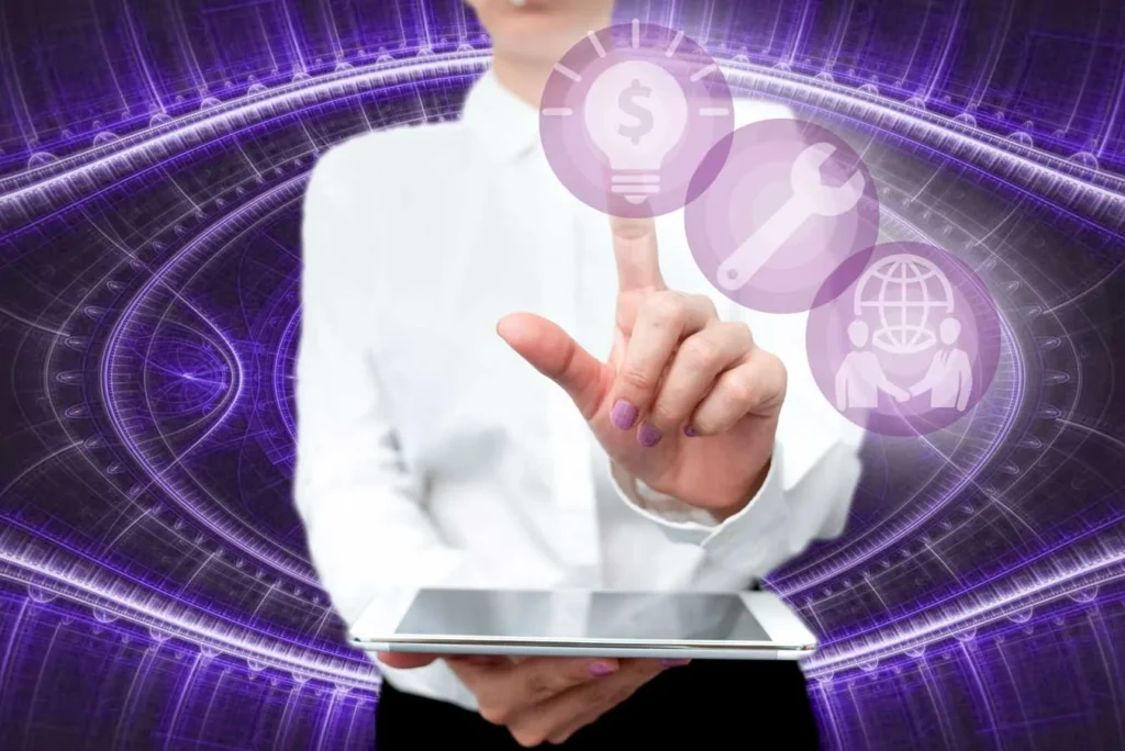 Guida alla creazione di strategie di crescita aziendale per dominare il mercato 9 Marketing Automation donna che digita su schermo trasparente