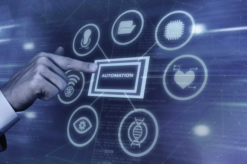 Marketing Automation. Automazione ed efficienza nel Marketing 8 Marketing Automation mano che digita il pulsante Automation su uno schermo digitale