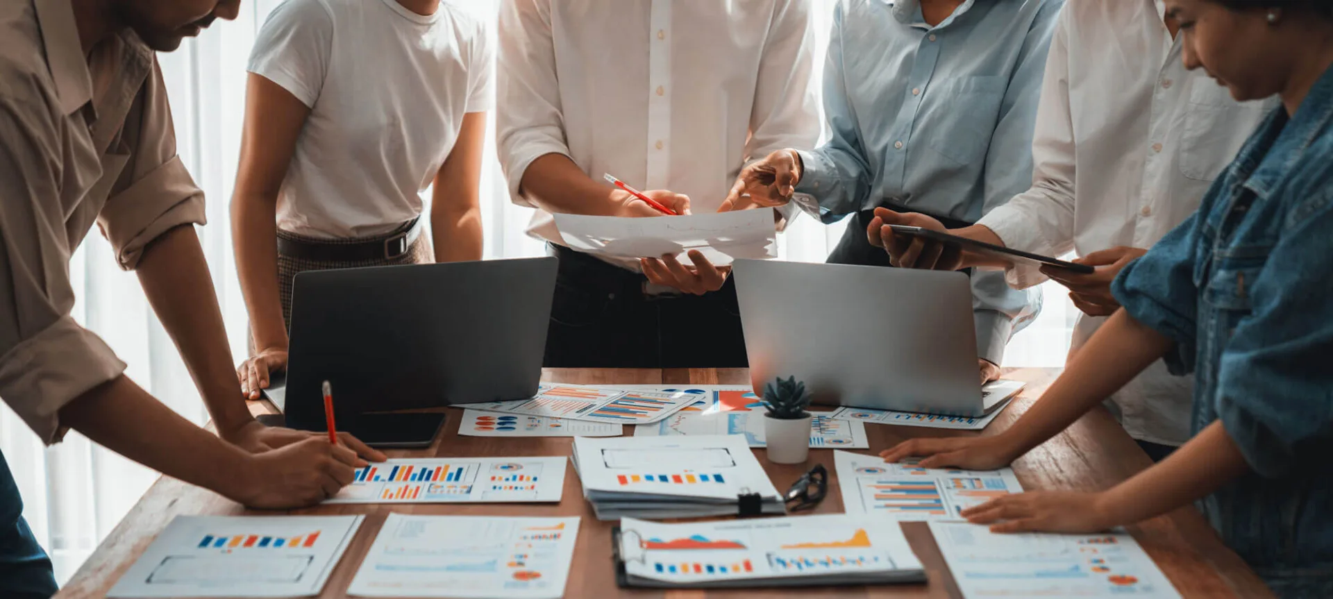 Affiliate Marketing gruppo di marketers al lavoro