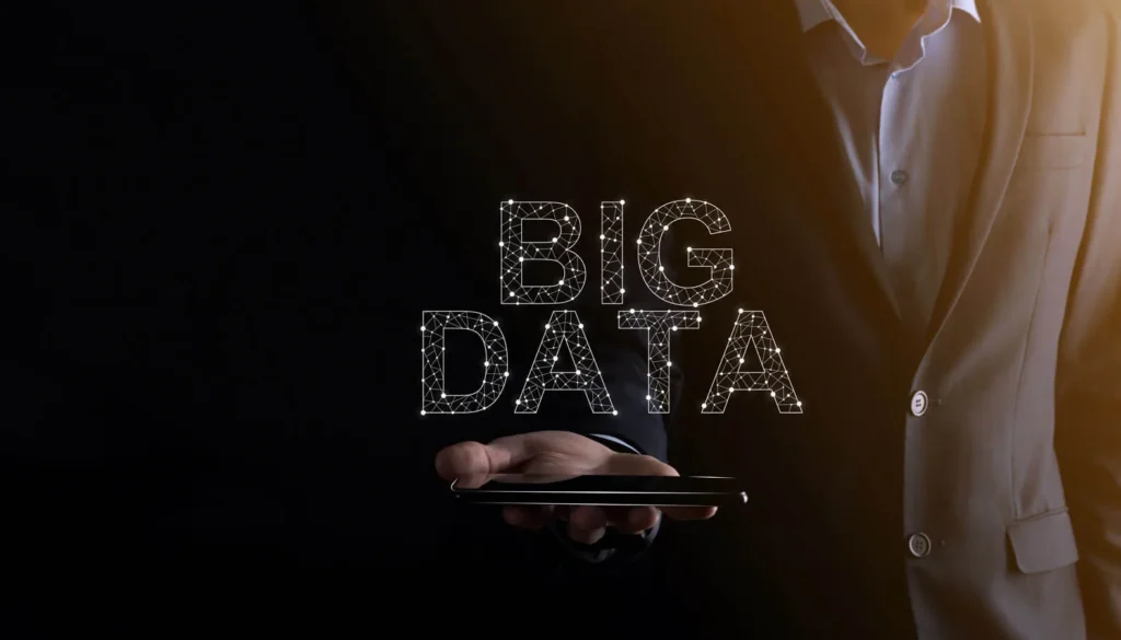 Big Data businessman con cellulare in mano e testo in primo piano