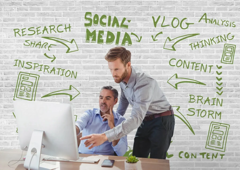 Il Ruolo del Content Manager 4 Content Manager due uomini che discutono davanti al computer