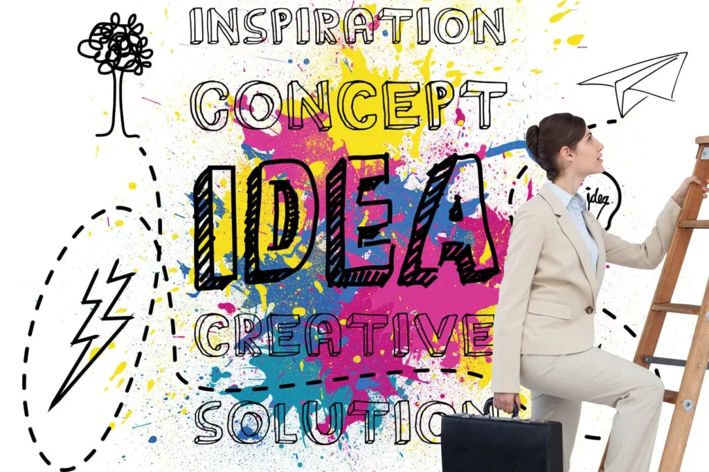 Creatività e Innovazione nel Marketing 1 Creatività e Innovazione nel Marketing donna con valigetta che sale una scala e sullo sfondo disegno di Marketing fatto a mano