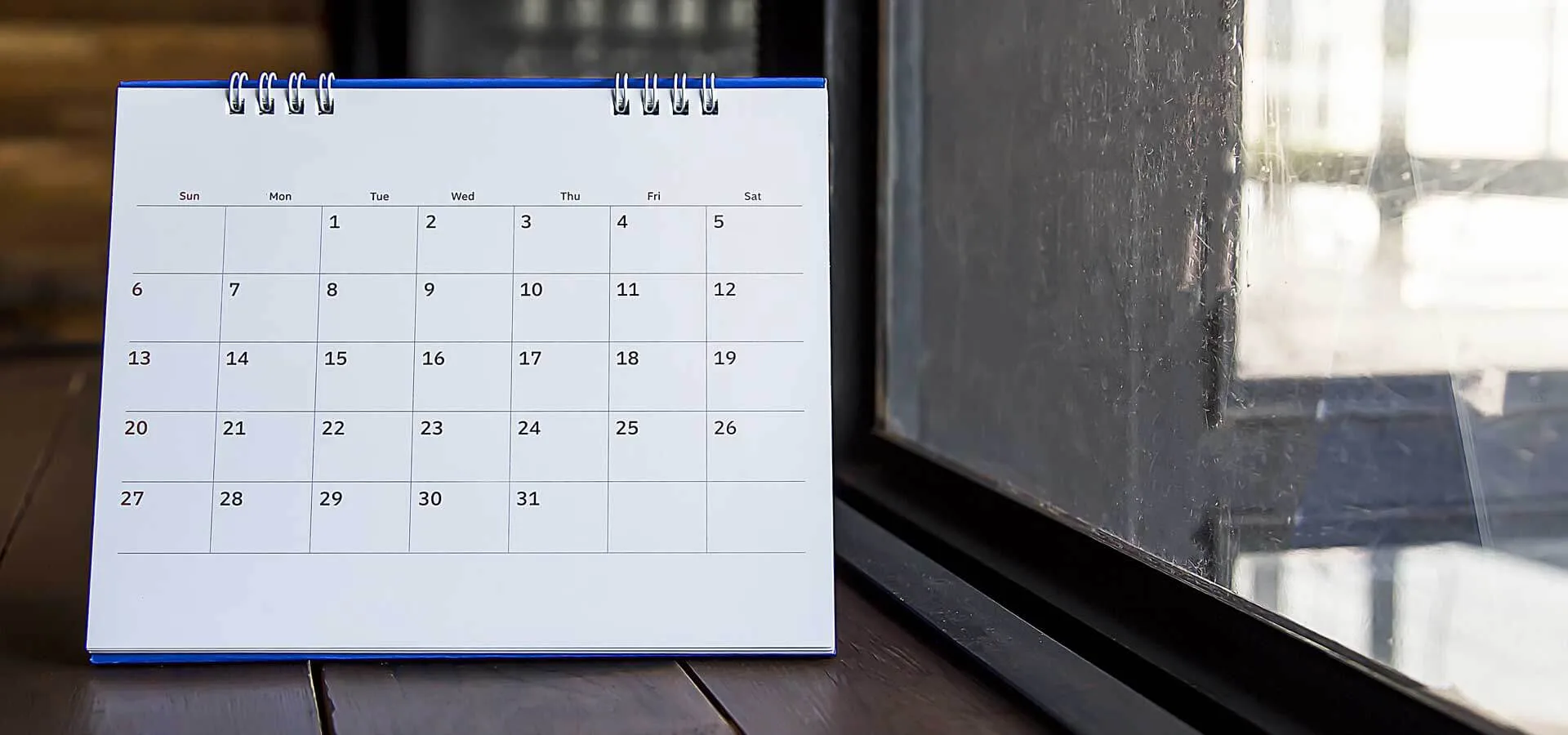 Calendario Editoriale 2025 1 Calendario Editoriale calendario vicino alla finestra