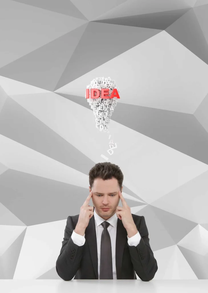 Strategie di Crisis Management 1 Crisis Management persona seduta che pensa con una ipotetica lampadina composta da lettere sopra