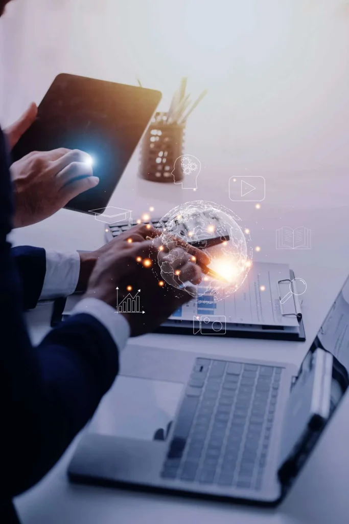 Implementare la Digitalizzazione 8 Implementare la Digitalizzazione immagine concettuale di alcune persone che digitano icone luminose