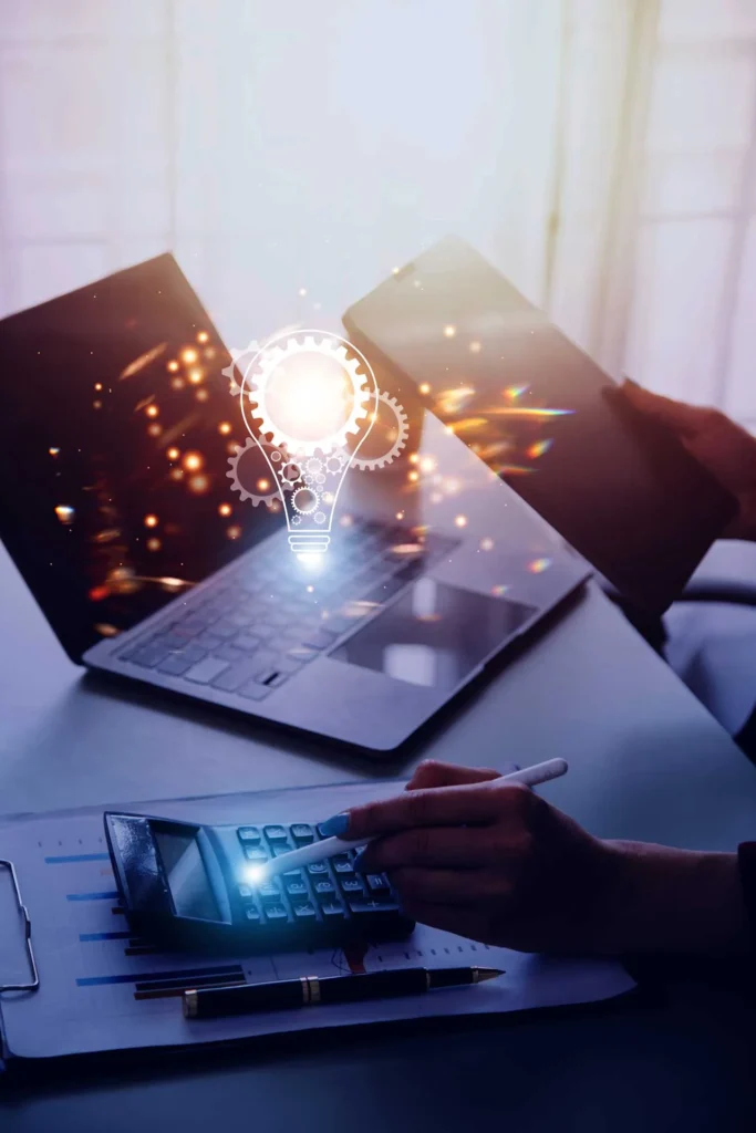 Implementare la Digitalizzazione 2 Implementare la Digitalizzazione persona con cellulare in mano e icone luminose in primo piano