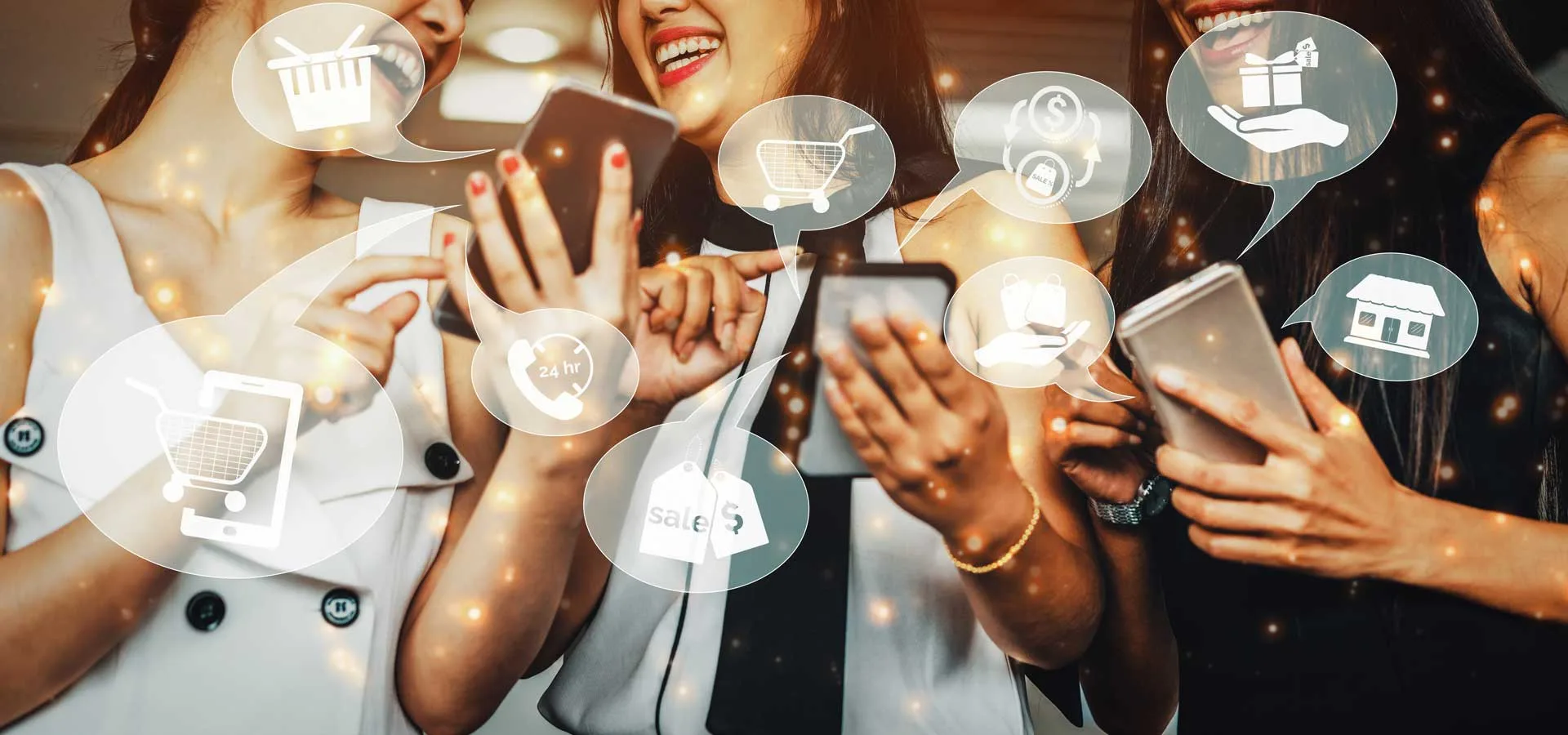 Fare rete durante le Feste ragazze sorridenti con il cellulare in mano e icone ecommerce in primo piano