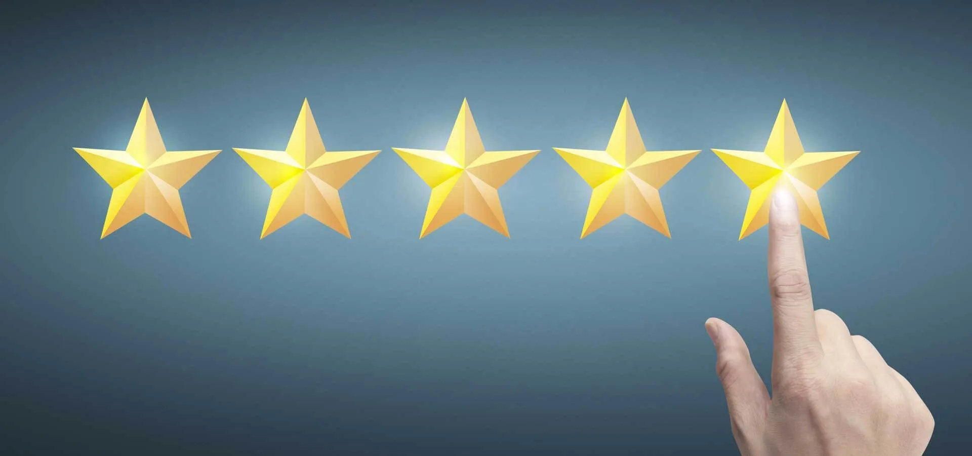 Review dell'Anno 6 Review dell'Anno 5 stelle dorate e una mano che indica l'ultima