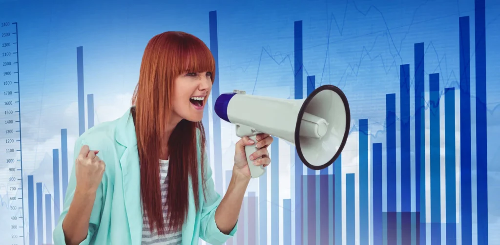 Trend del Marketing 2025 1 Trend del Marketing 2025 ragazza che grida al megafono